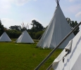 hébergement insolite - tipis - location de salle - restauration - dortoirs - http://dormirdanslaprairie.fr/